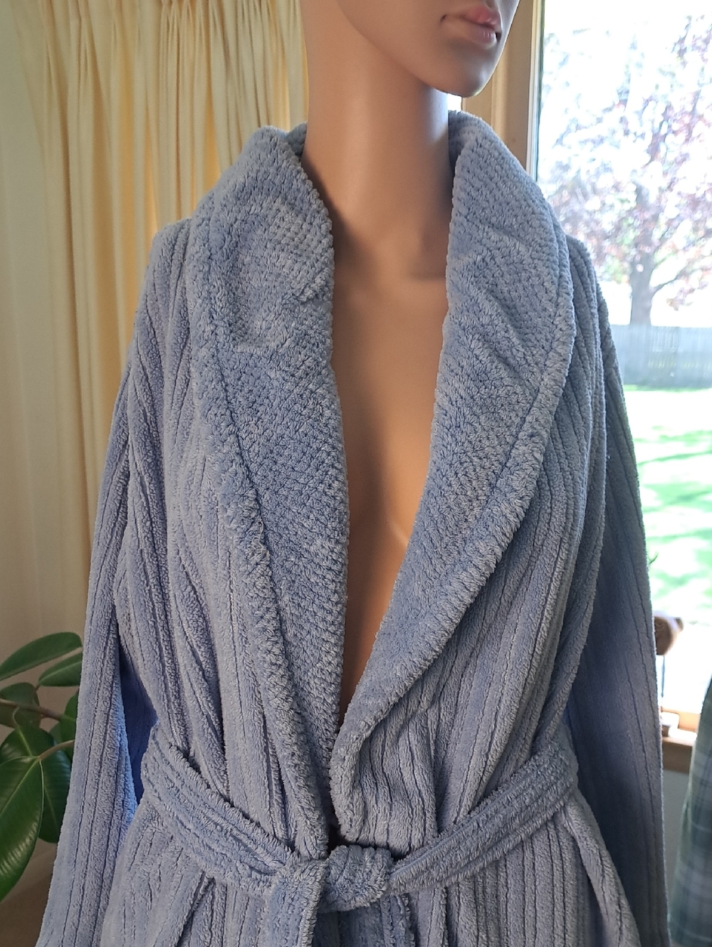 Adonna L Robe - Picture 2 of 5